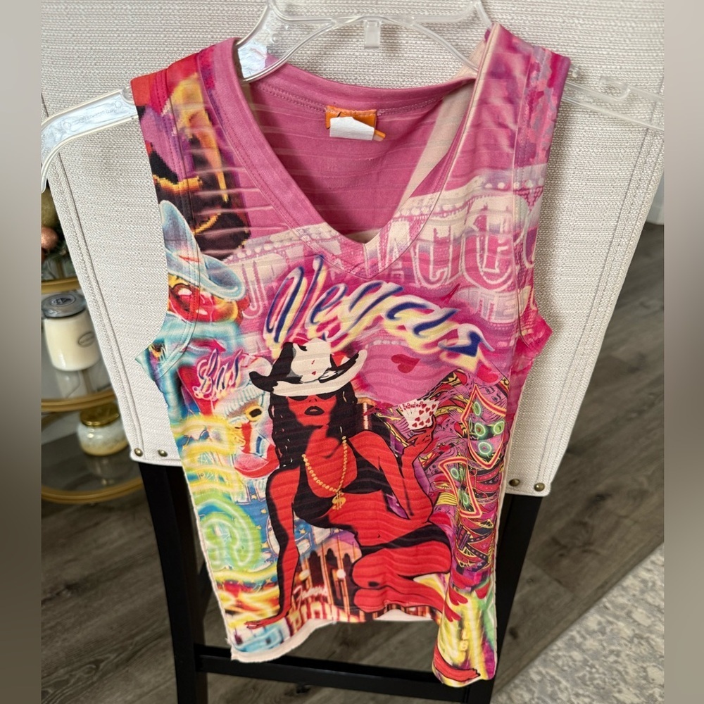 Dirty Jenas Vibrant Vintage Pink Graphic Women's Western V-Neck Tank Top, Small